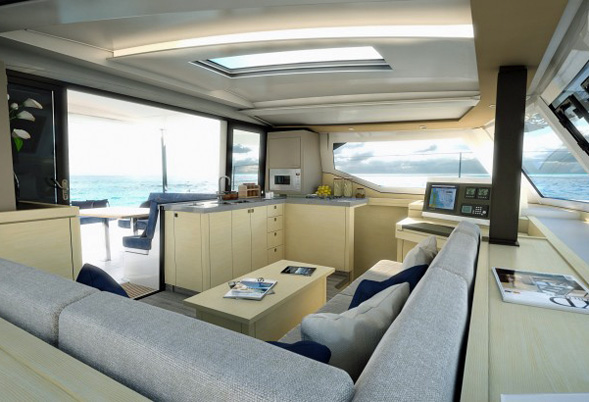 Lucia 40  Saloon