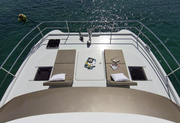 Maestro 37 PC Foredeck