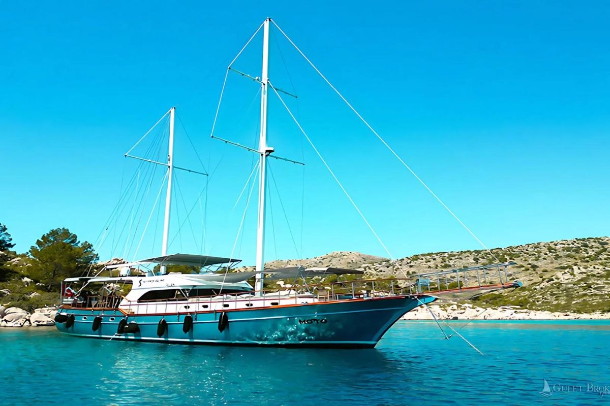 Gulet Motto at anchor