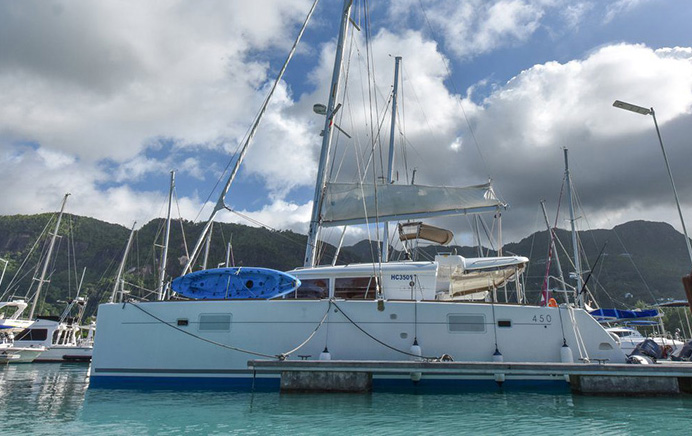 Lagoon 45 Muzical in dock