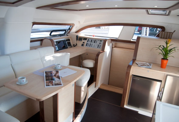 Catana 47 Saloon