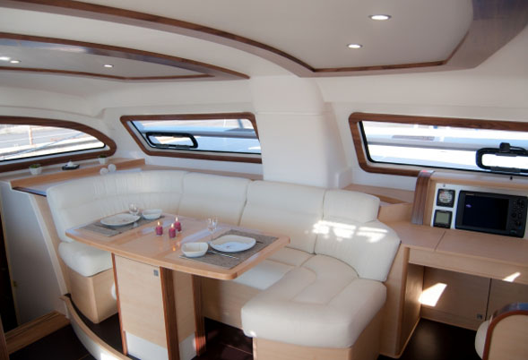 Catana 47 Saloon