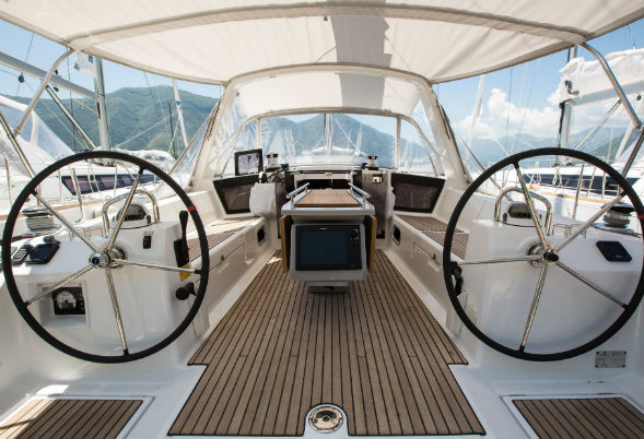 Oceanis 41 Cockpit