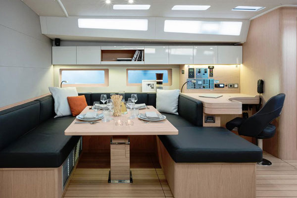 Oceanis 51.1 dining