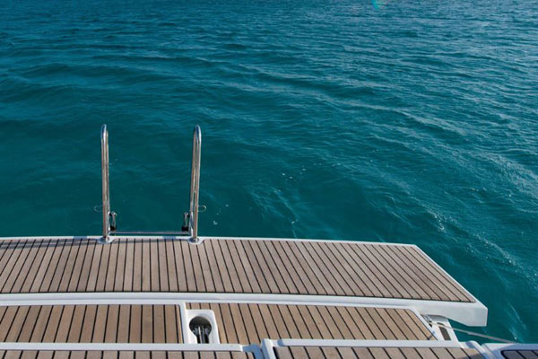 Oceanis 51.1 swimming platform