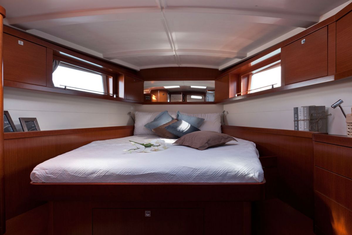 Oceanis 48 Cabin