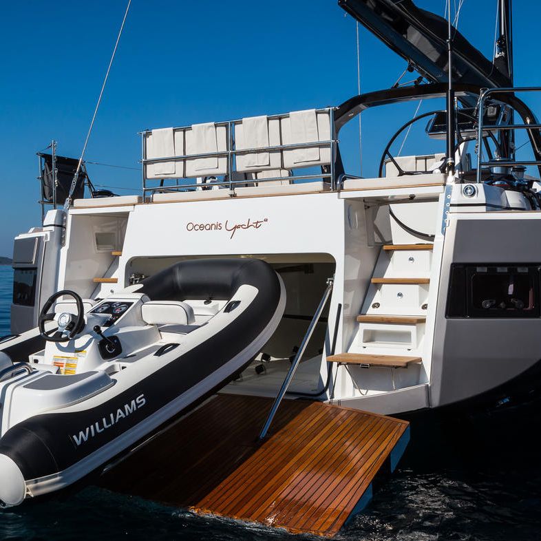 Oceanis Yacht 62 rear platform