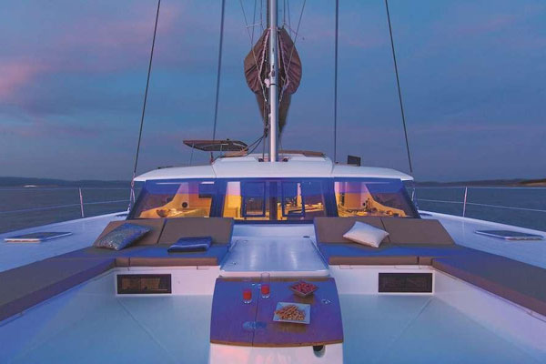 Saba 50 foredeck