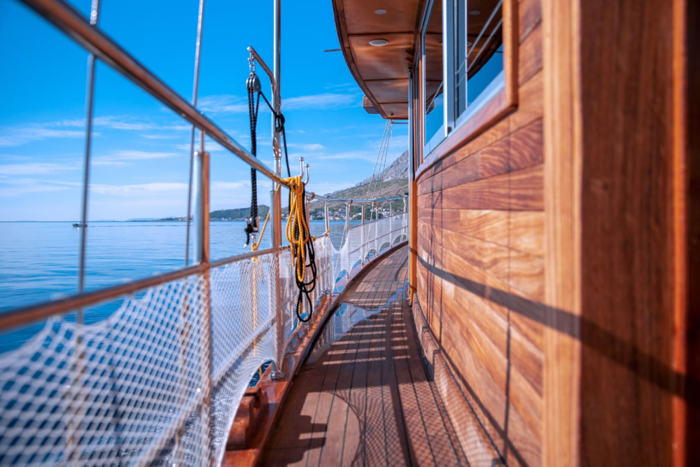 Trebenna gulet deckside