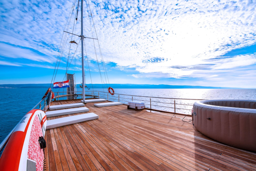 Trebenna gulet fordeck with jacuzzi