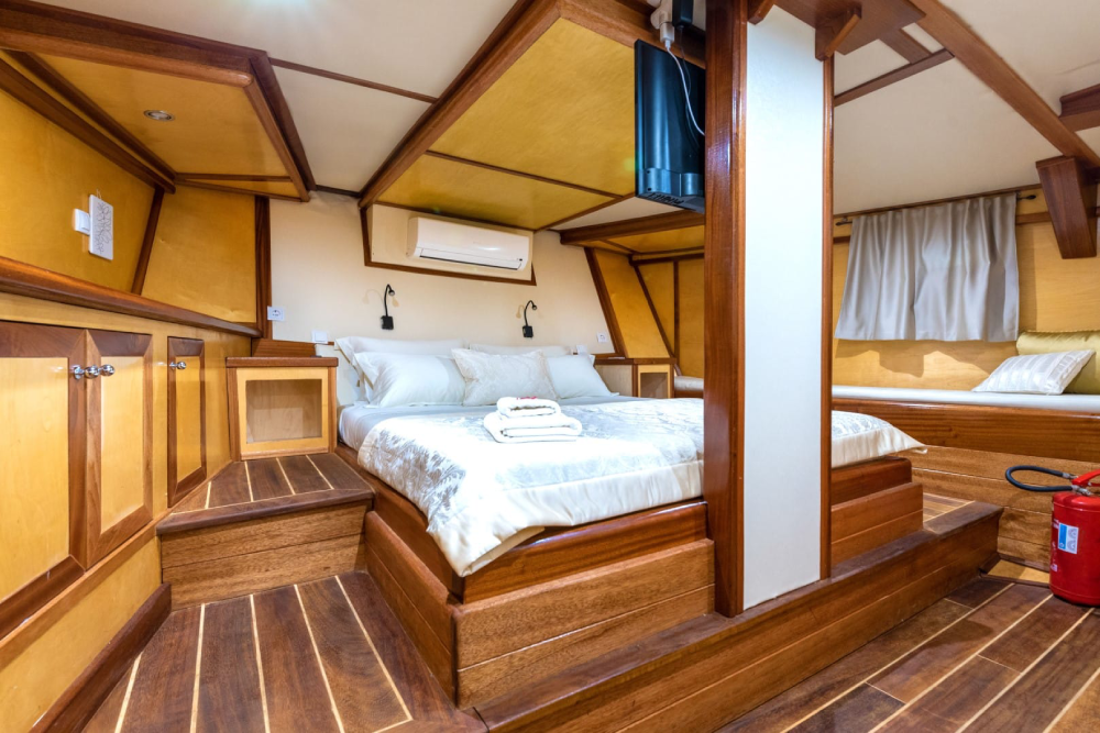 Trebenna gulet master cabin