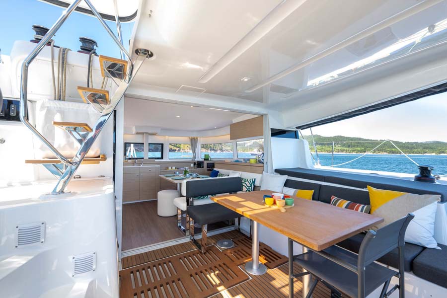 Lagoon 43  aft dining