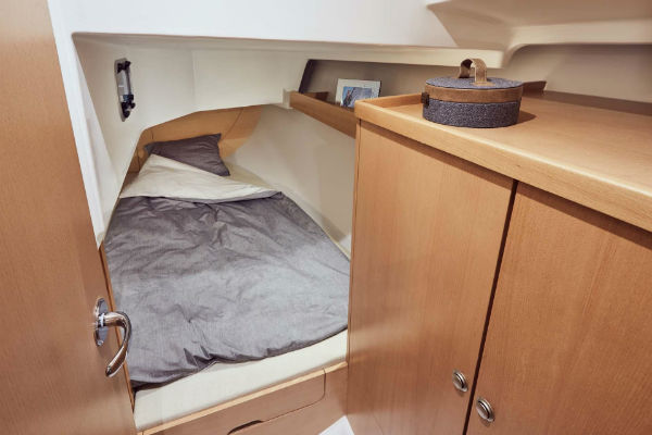 Sun Odyssey 319 Fwd Cabin