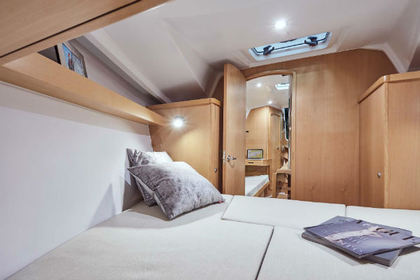 Sun Odyssey 319 Cabin