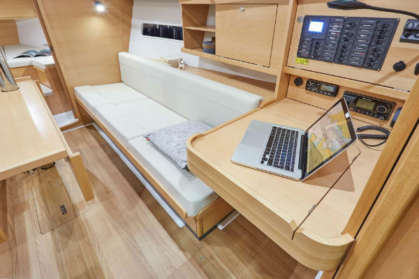 Sun Odyssey 319 Saloon/ Nav Station