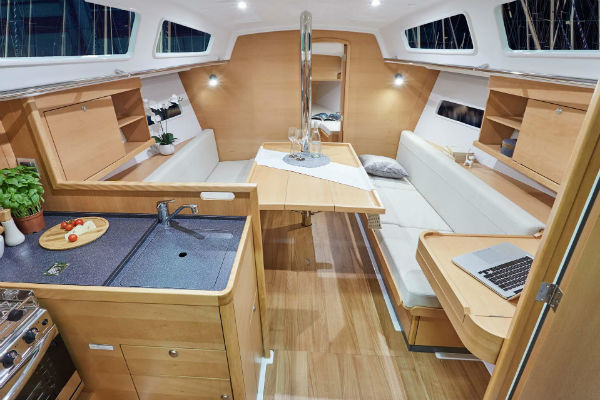 Sun Odyssey 319 Saloon