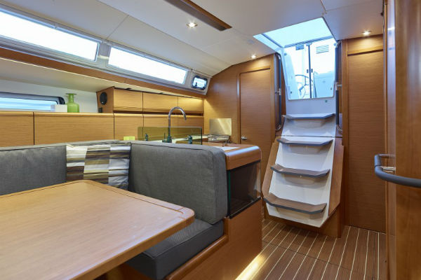 Sun Odyssey 419 Saloon Looking Aft