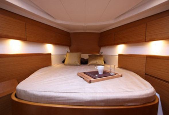 Sun Odyssey 44i Cabin