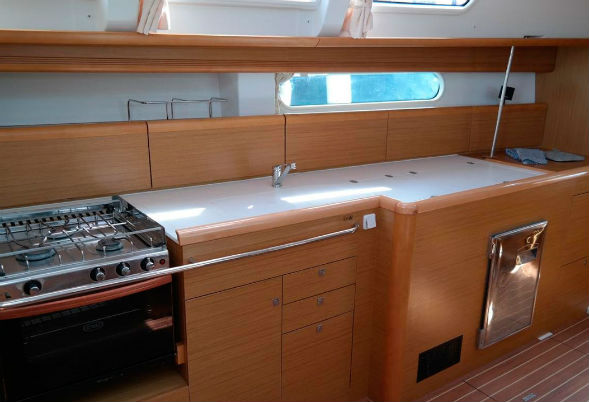 jeanneau-sun-odyssey 44i galley