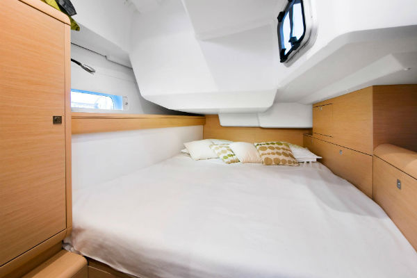 Sun Odyssey 479 FWD Cabin