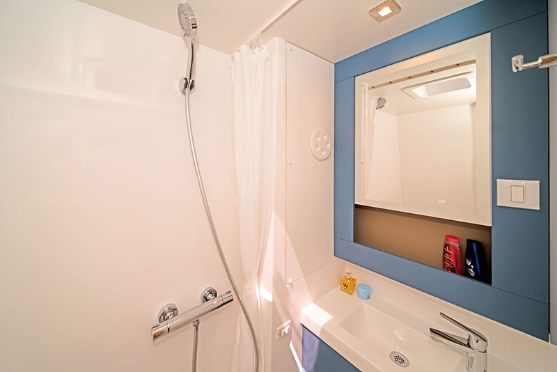 Tanna 47 shower stall