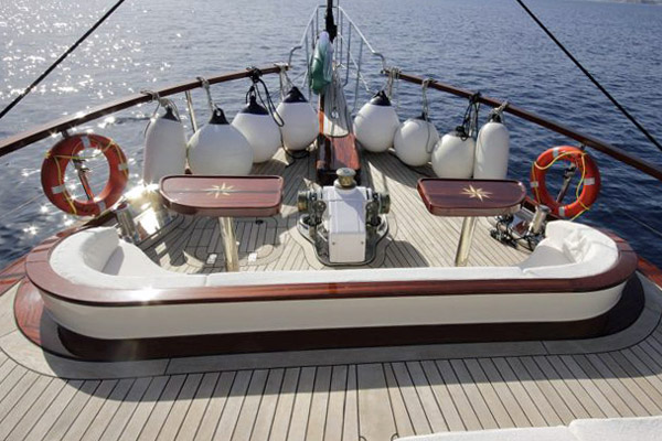 Gulet Zeynos foredeck seating