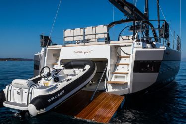 Oceanis Yacht 62 rear platform
